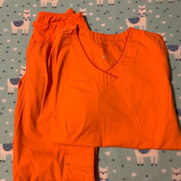 Scrub sets - Picture 5 of 8